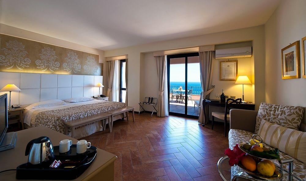 Baia Taormina & 4* Forza dʼAgro