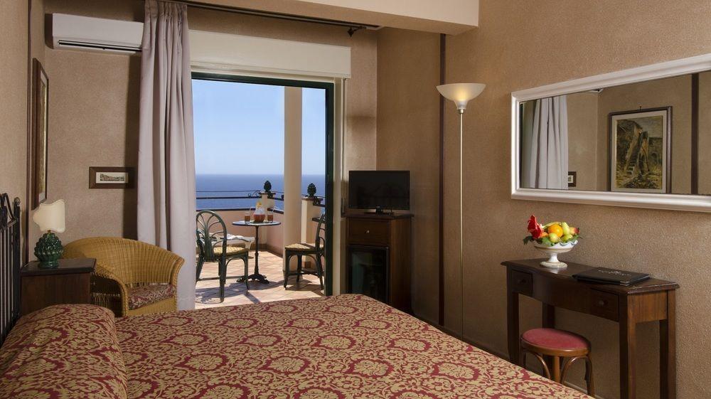 Baia Taormina & Hotel 4*