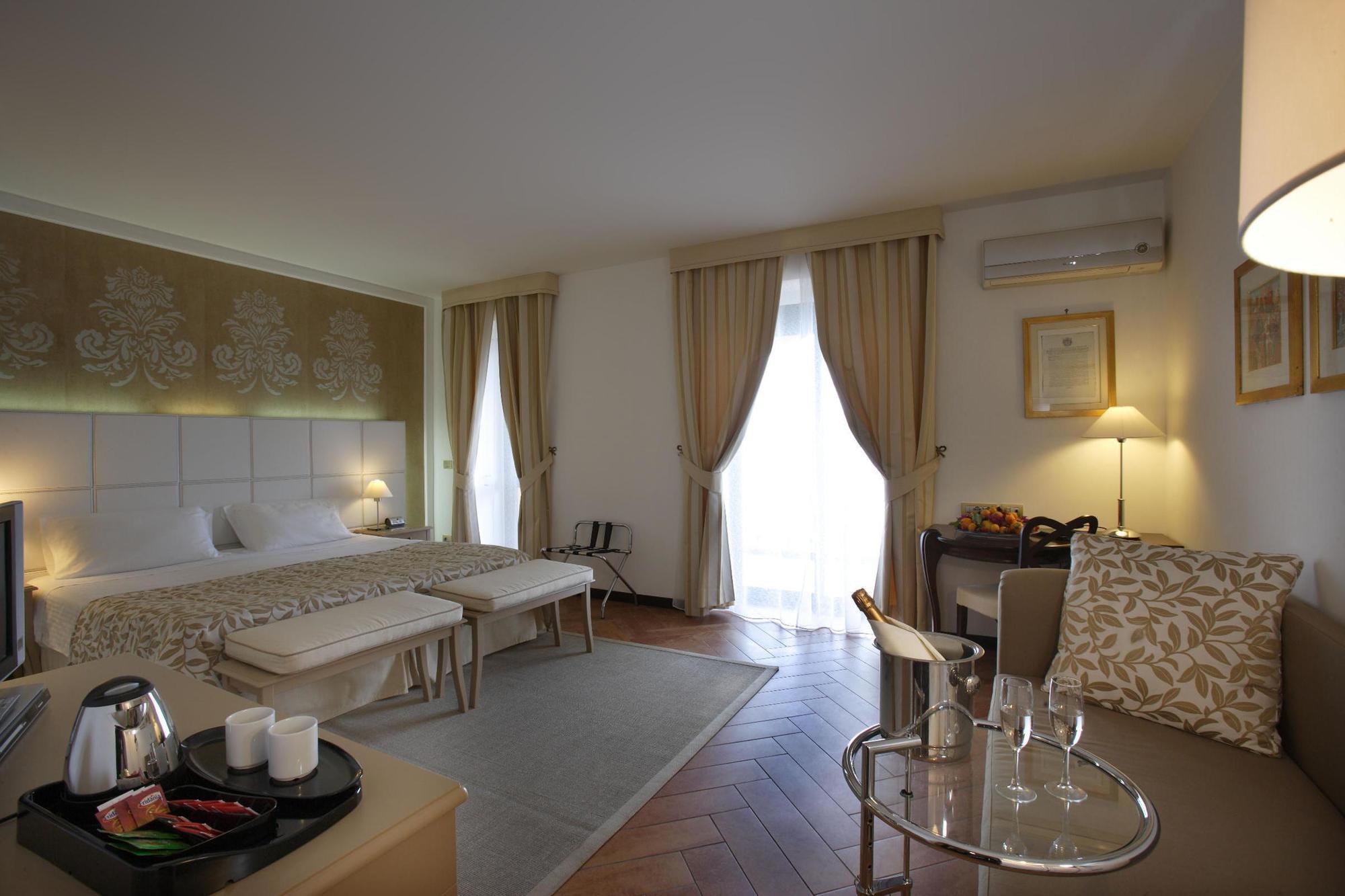 Baia Taormina & Hotel 4*
