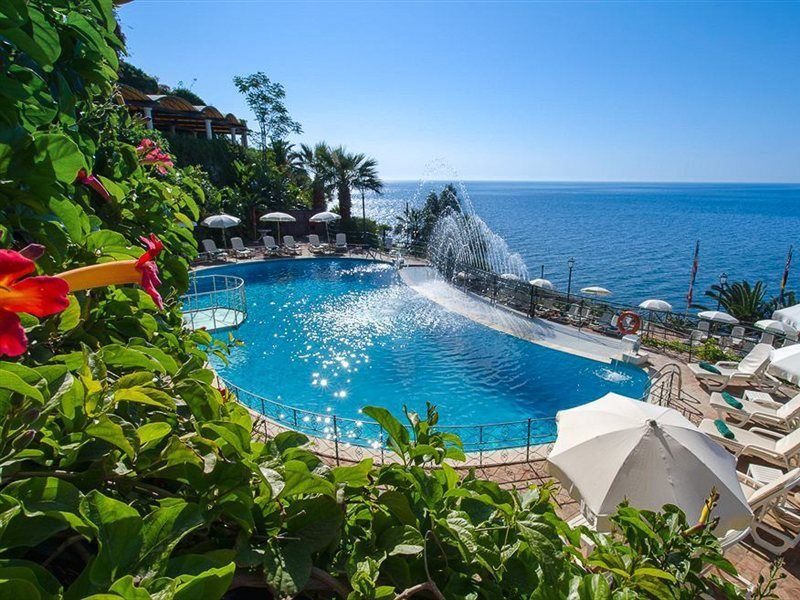 Baia Taormina & 4*