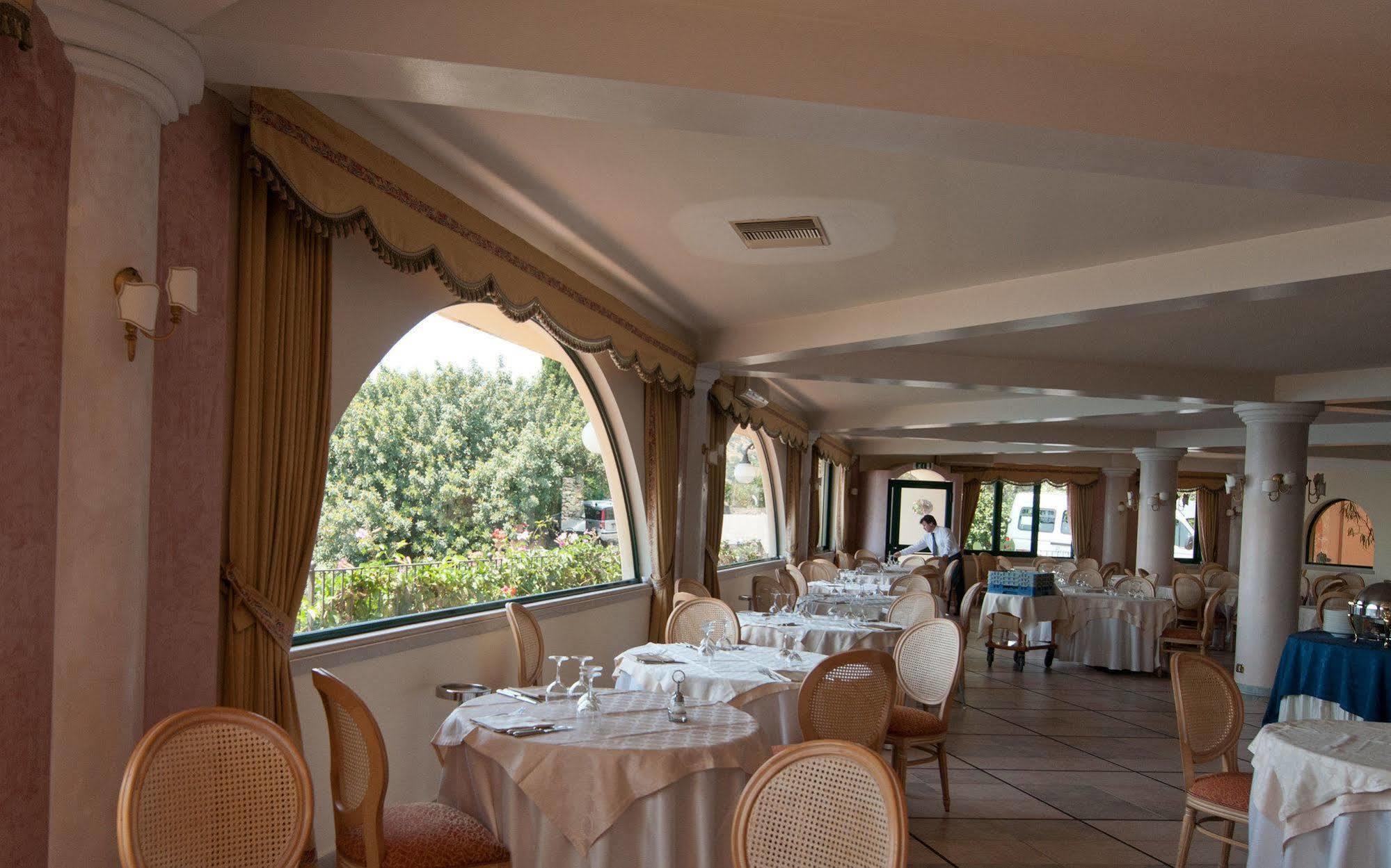 Baia Taormina & 4* Forza dʼAgro