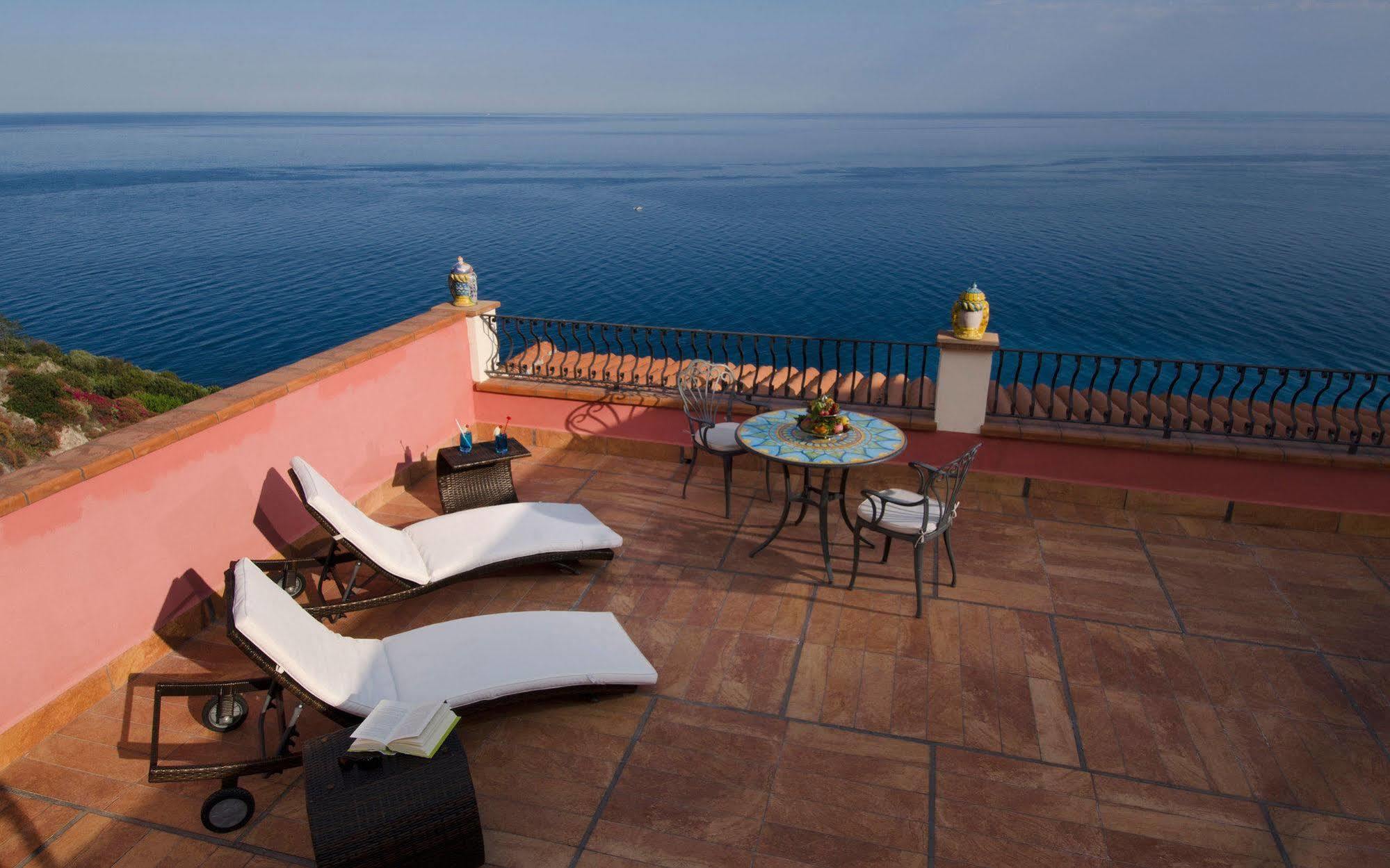 Baia Taormina & Hotel 4*