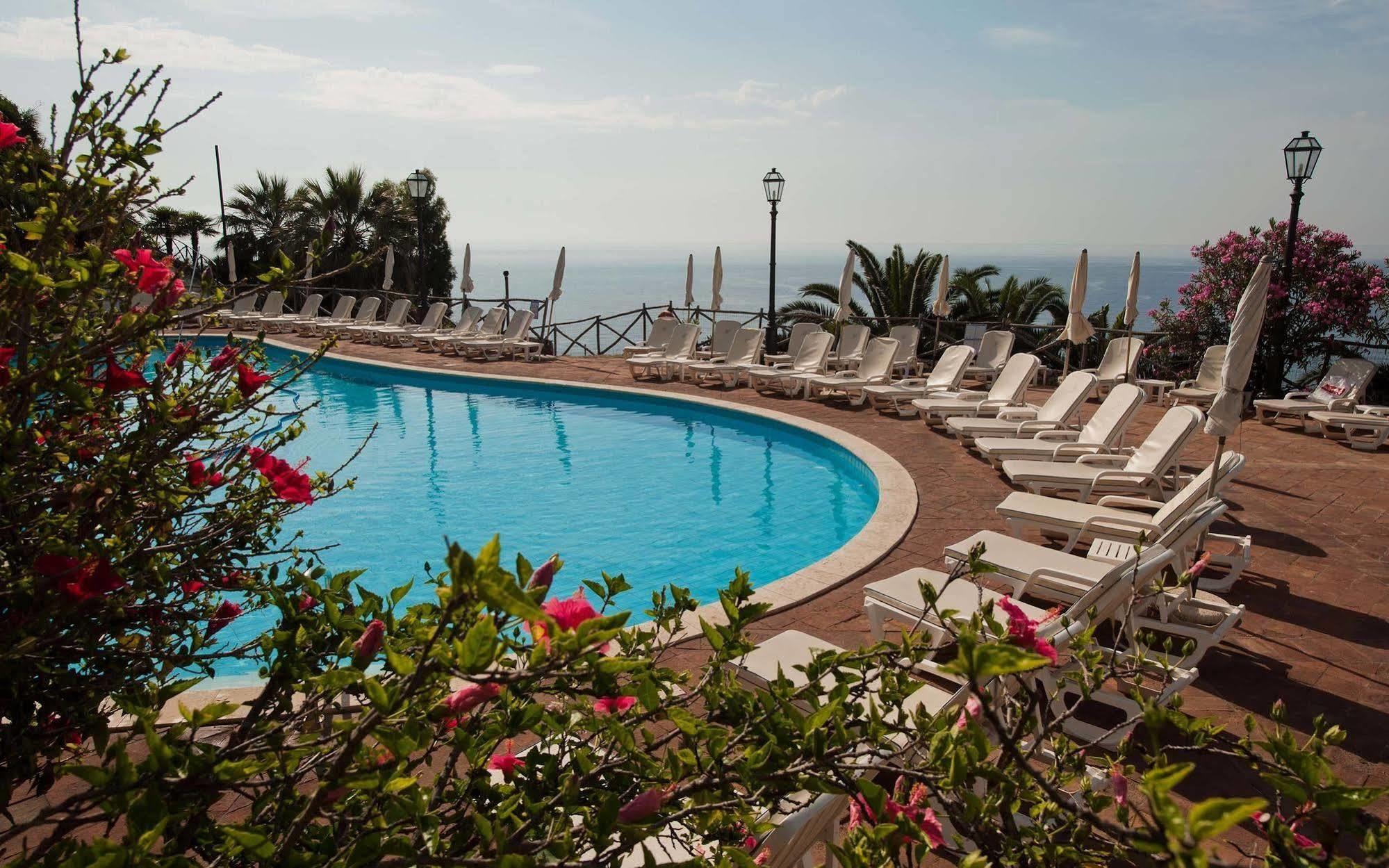 Hotel Baia Taormina & 4*