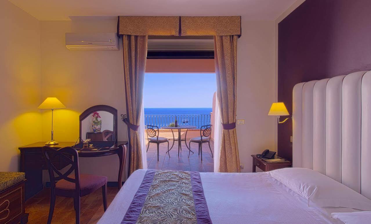 Baia Taormina & Hotel 4*
