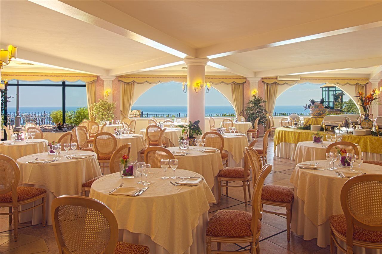 Baia Taormina & 4*
