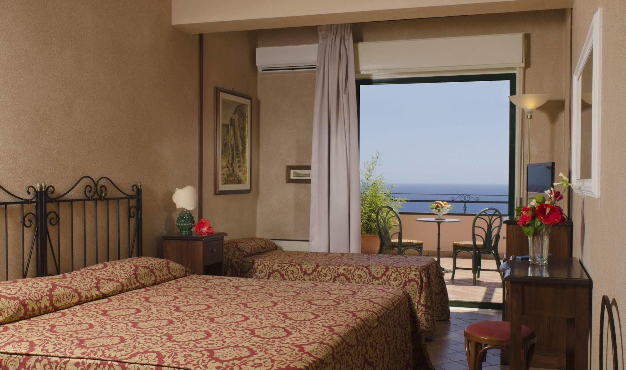 Baia Taormina & Spa 4*